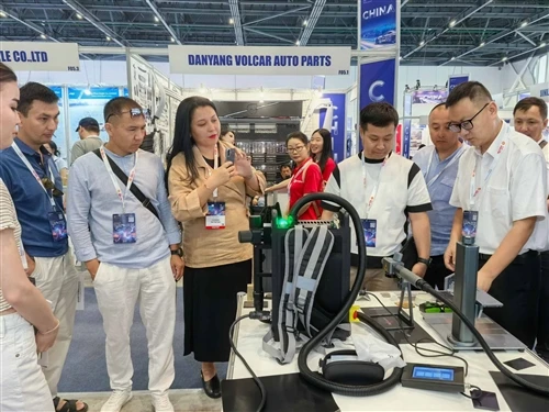MRJ-Laser představuje špičková{1}}okrajová laserová řešení na Automechanika A...
