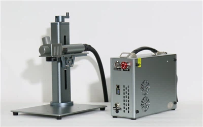 20W přenosný laserový značkovací stroj: Kompaktní, cenově dostupný a vyrobený pro snadné použití